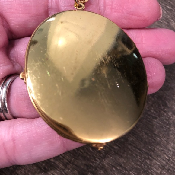 Vintage cameo locket - Picture 7 of 8